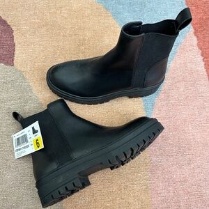 Steve Madden Black Chelsea Ankle Boots - NWT, Size 6